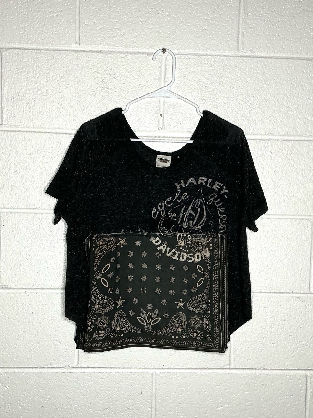 < Harley Davidson Paisley Bandana Patch T-Shirt Size XL >